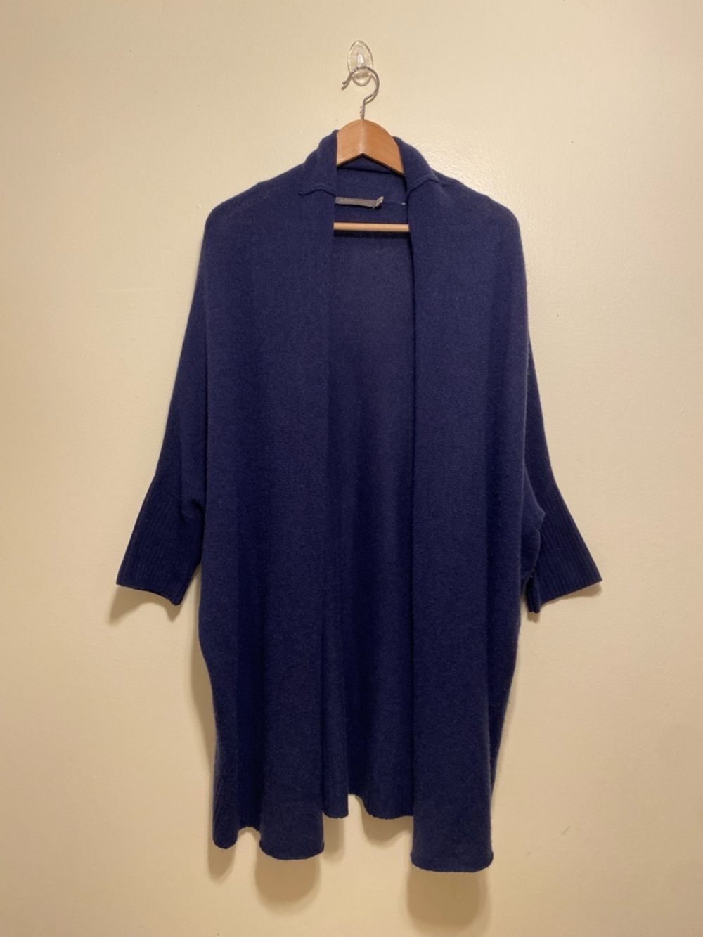 Subtle Luxury Cashmere Navy Open-Front Drapey Cardigan. Się M/ L